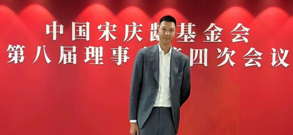 ??易建聯(lián)出席宋慶齡基金會會議 五個(gè)月來首次公開露面