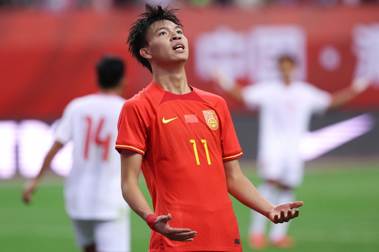 足球報(bào)：張玉寧、塞爾吉尼奧位置穩(wěn)固，王鈺棟大概率首發(fā)