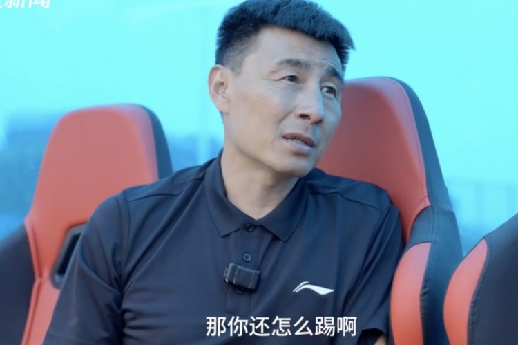 李瑋鋒：國足踢新加坡都這么費勁，那這球還怎么踢呢？