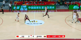 可圈可點！旅美小將王俊杰半場4中2拿到5分3板