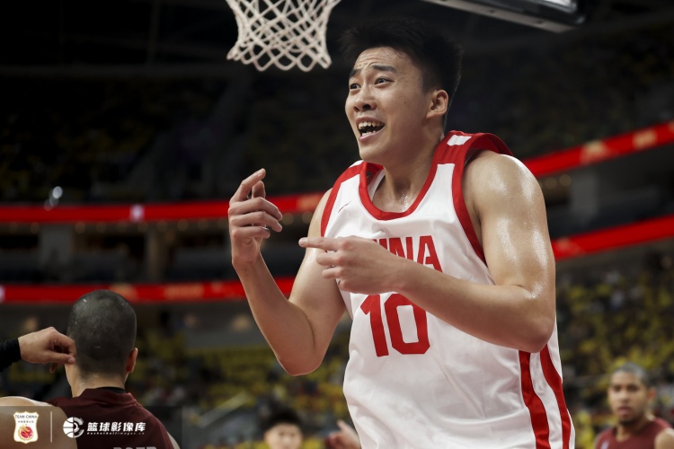 可圈可點！20歲王俊杰17分鐘7中3拿到8分4板 三分4中2