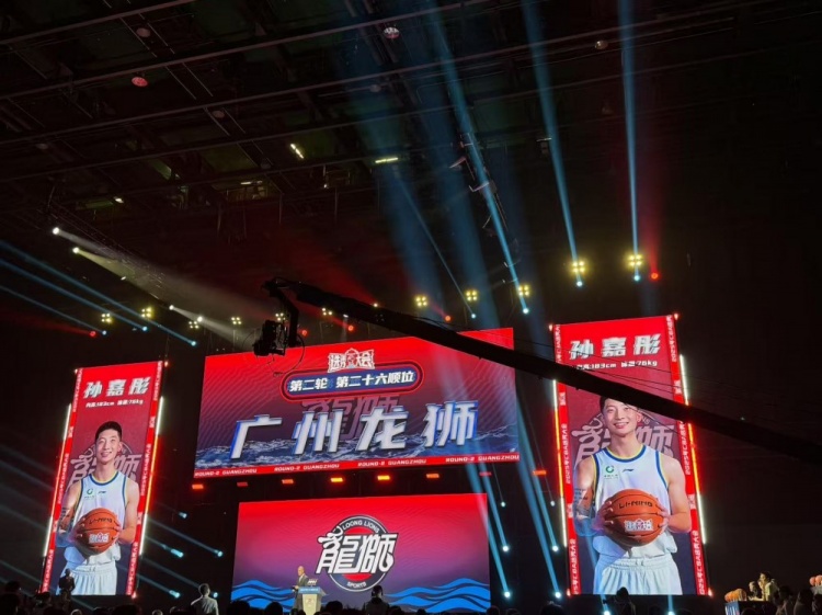 次輪第26順位 廣州龍獅選擇了旅美球員孫嘉彤??！歡迎????