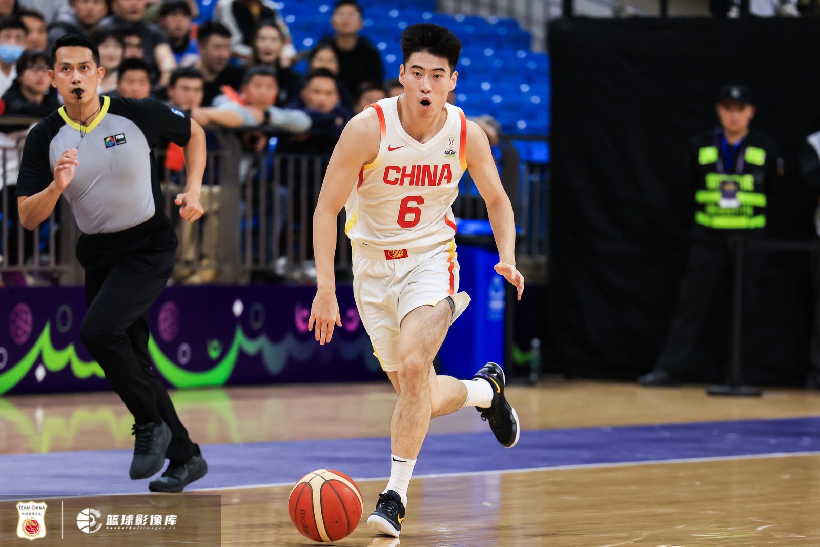外線神準(zhǔn)！中國男籃三節(jié)領(lǐng)先波黑20分 三分19投11中