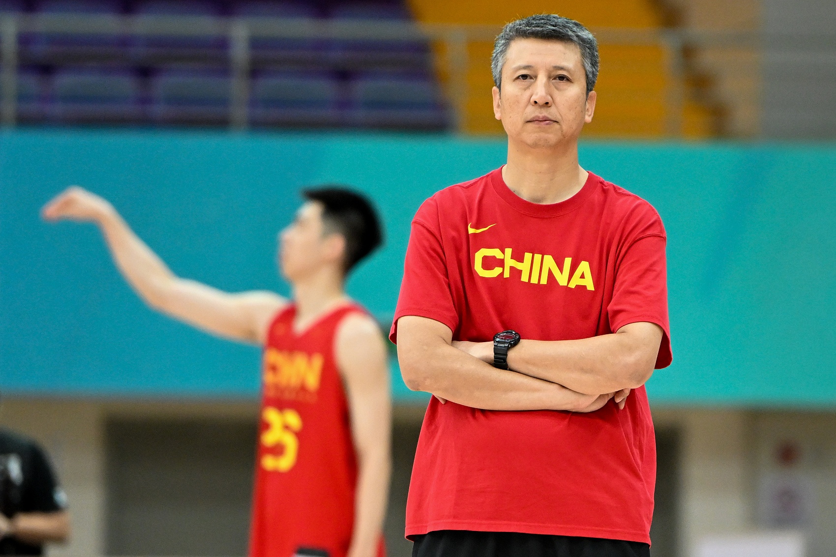 媒體人：中國男籃完成進攻后回防過慢 傳球意圖明顯&傳球不到位