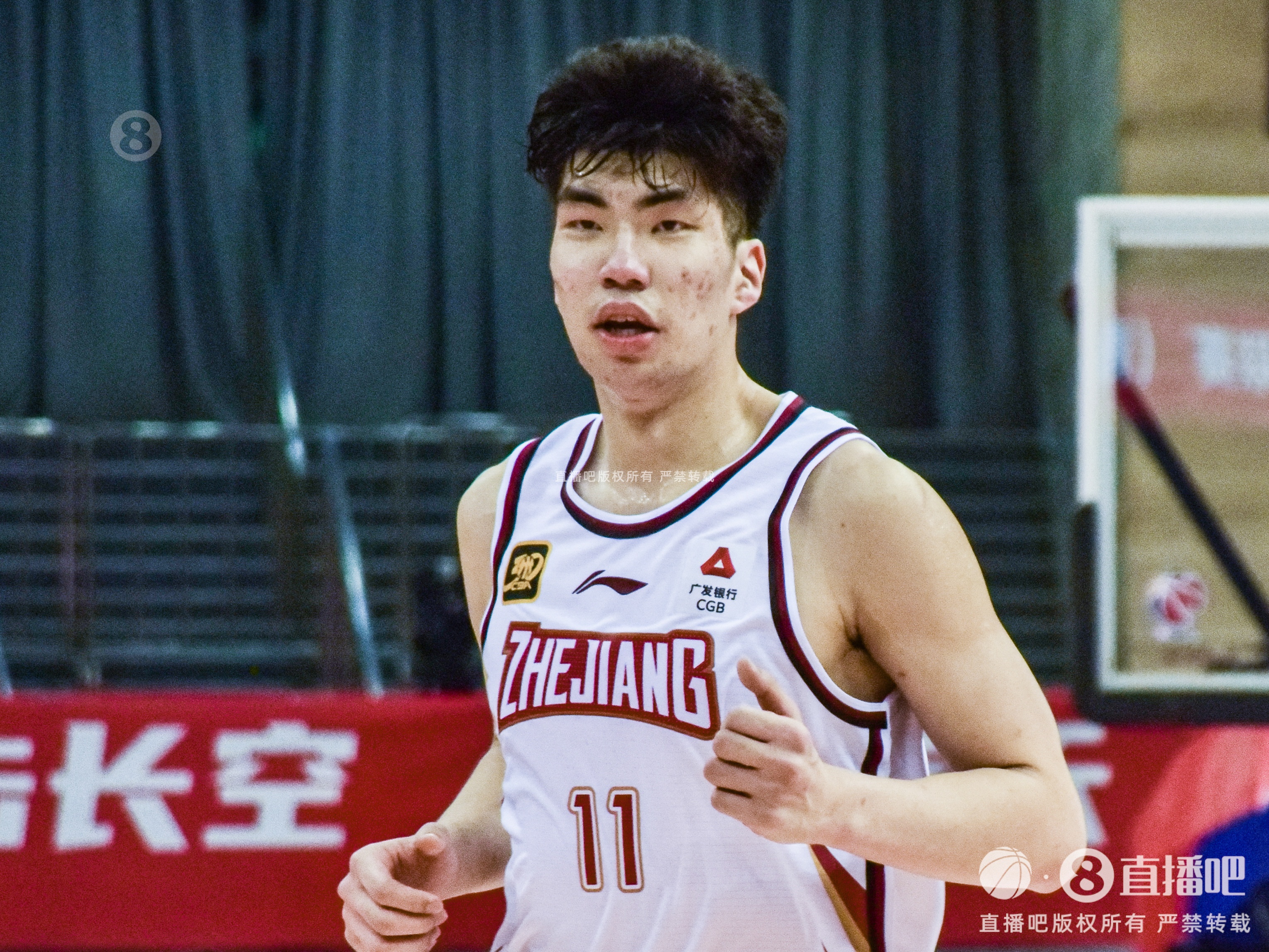 余嘉豪為浙江出戰(zhàn)4個賽季 上賽季場均13.5分8籃板&投籃命中率62%