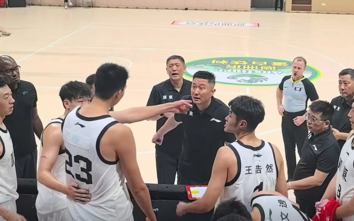 提出交易申請(qǐng)！媒體人：那次紛爭(zhēng)可能讓徐昕和杜鋒很難再繼續(xù)合作