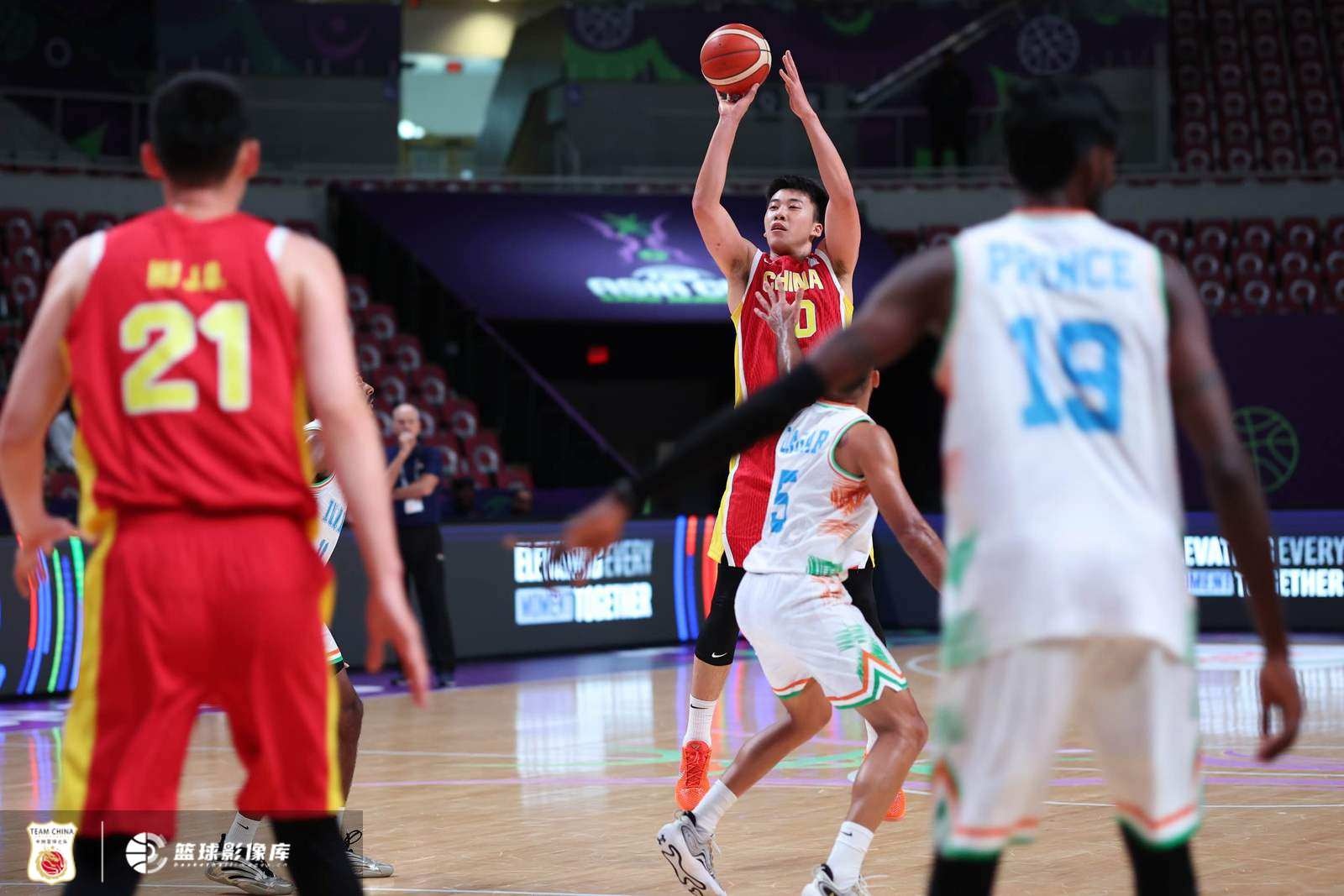 8月19日回舊金山大學報到 王俊杰：暑假經(jīng)歷了很多 感謝教練&領導