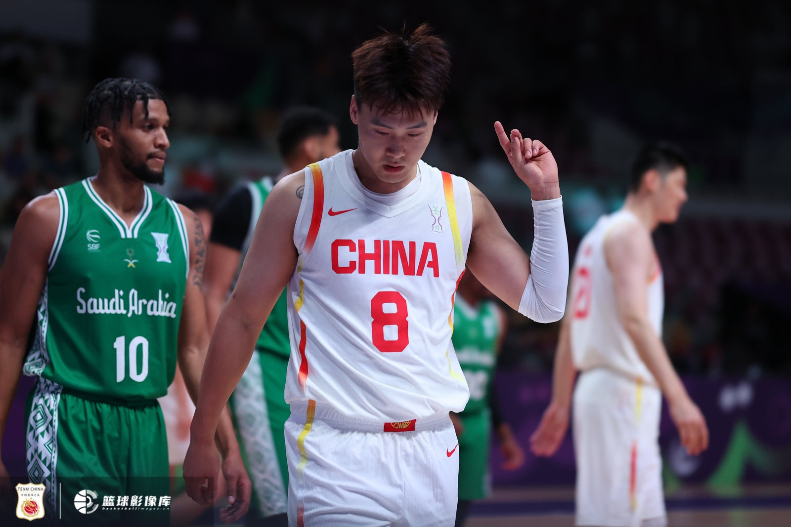 急先鋒！趙睿首節(jié)三分2中2得到8分1助 兩次犯規(guī)是隱患