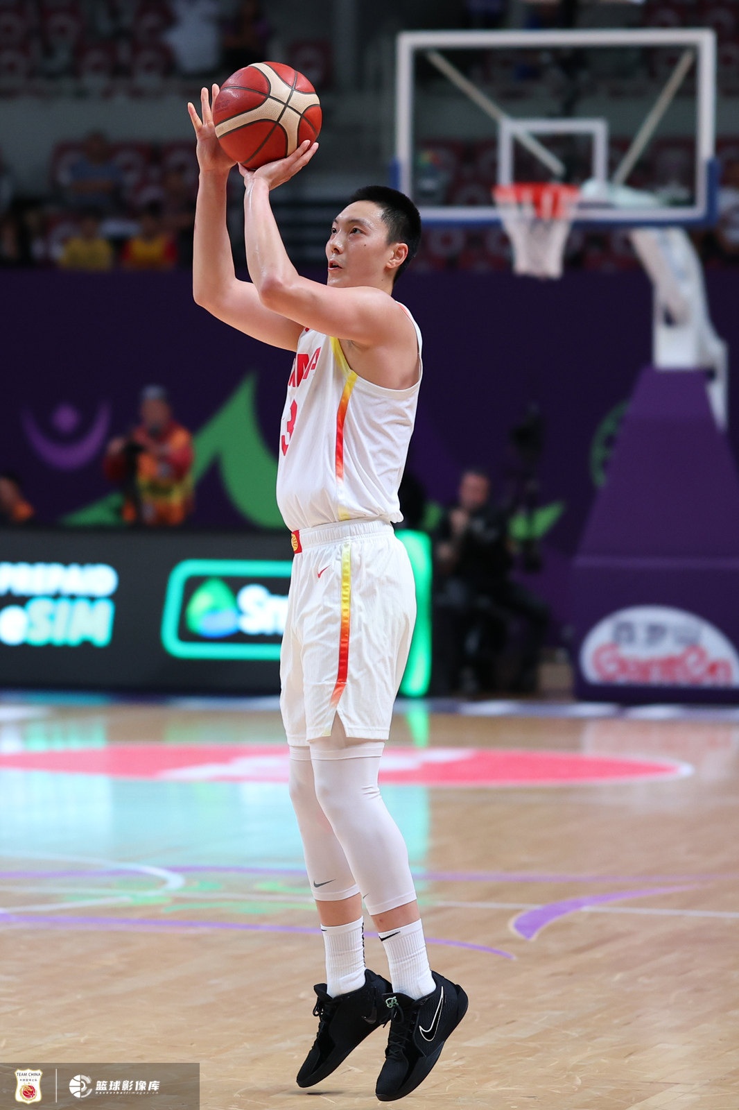 手感回暖！胡明軒首節(jié)4分鐘2投2中貢獻(xiàn)5分 三分1中1
