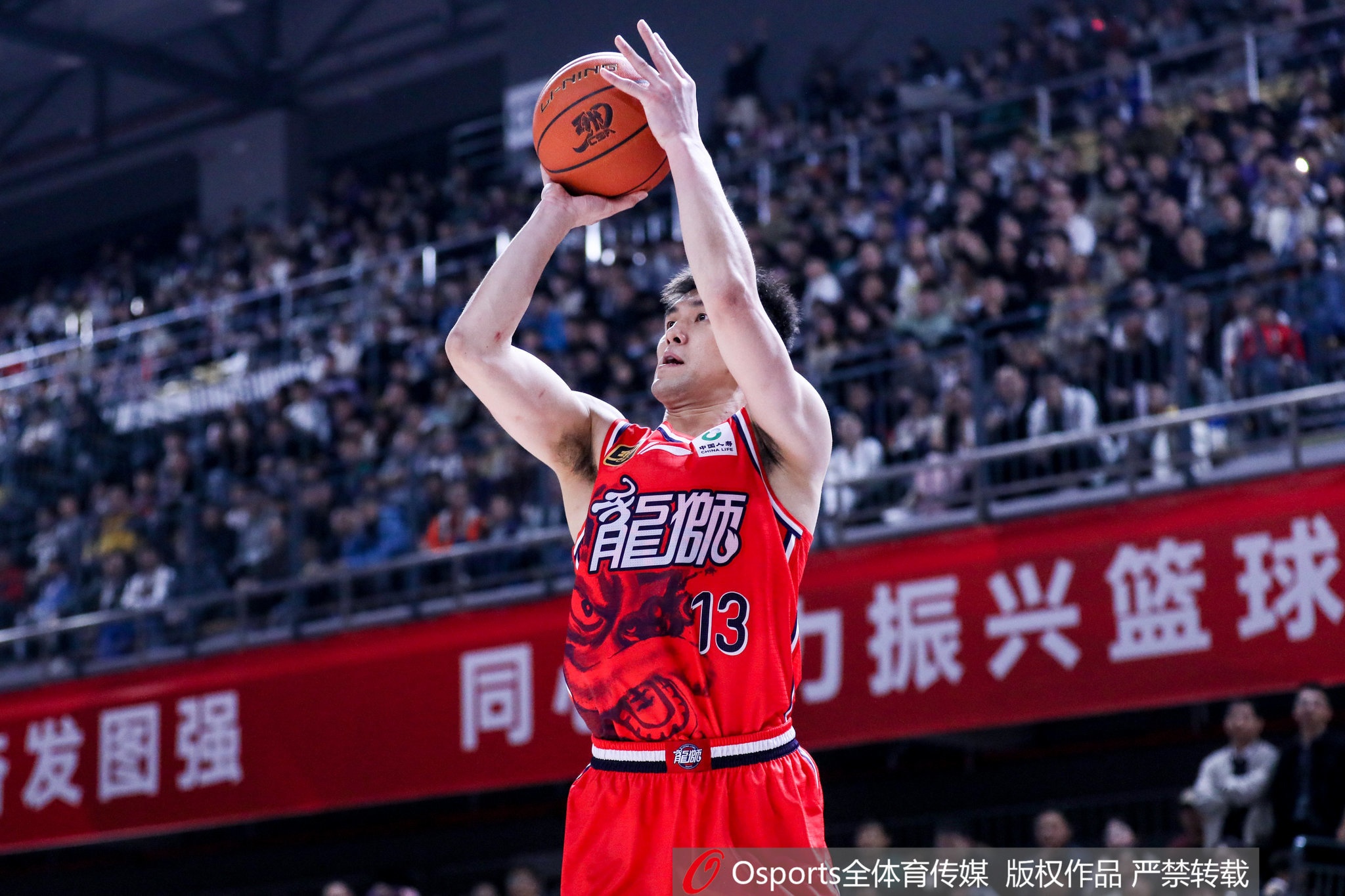郭艾倫：FIBA比賽這個球太滑了 跟聯(lián)賽用球的手感不一樣