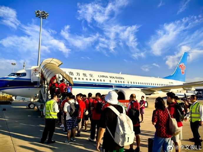 博主：助陣足協(xié)杯，河南隊(duì)160余名遠(yuǎn)征球迷乘坐包機(jī)前往成都