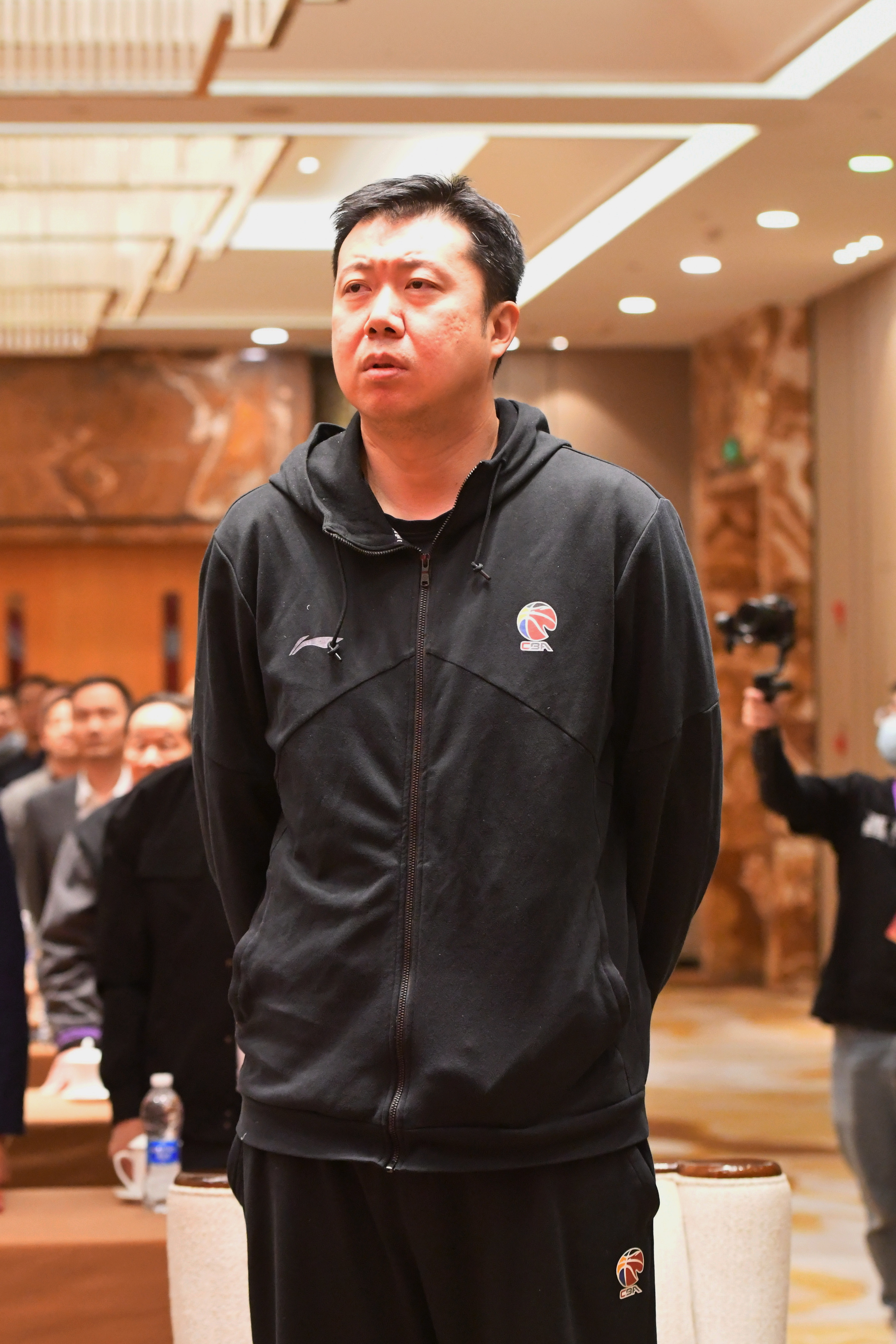 媒體人：王治郅身份特殊無法全職進(jìn)入國家隊 但近年來他有召必到