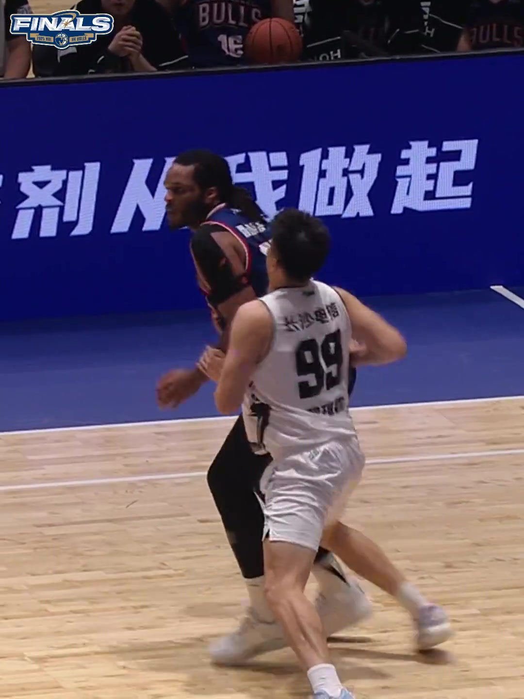 總決賽G3戰(zhàn)勝長沙勇勝！一起跟隨視頻回顧金牛球員高光表現(xiàn)！