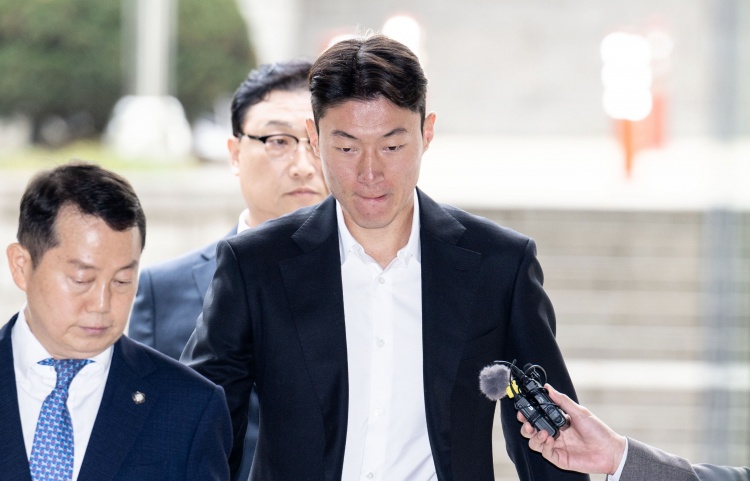 非法拍性愛視頻！韓足協(xié)官方：黃義助被永久除名，在國內(nèi)遭禁足