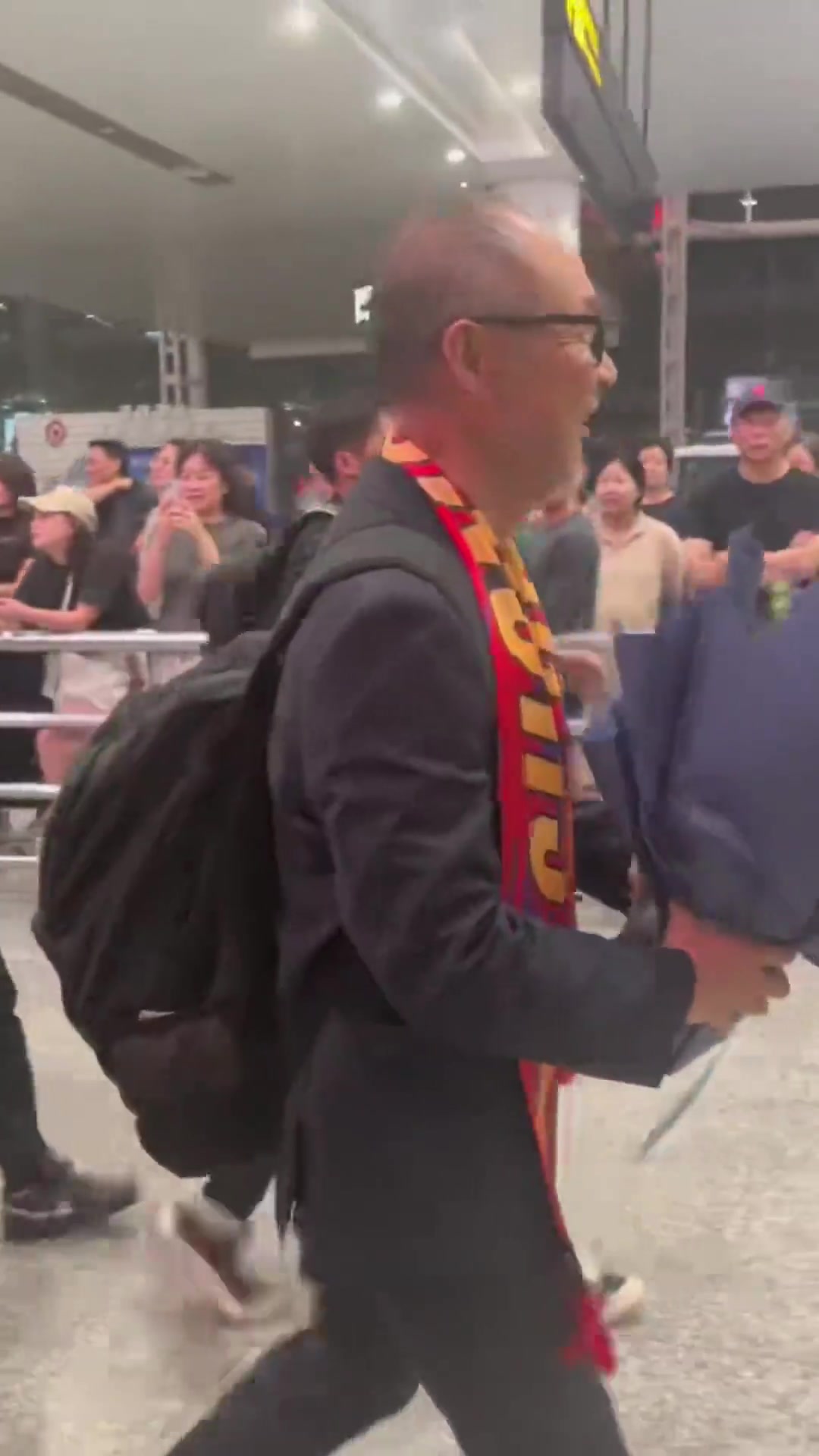 將接手重慶銅梁龍！重慶廣電曬視頻：張外龍已抵達(dá)江北國(guó)際機(jī)場(chǎng)