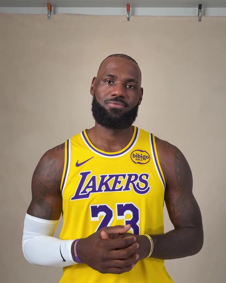超過70名球員在你NBA首秀后出生？詹姆斯做搞怪表情難以置信